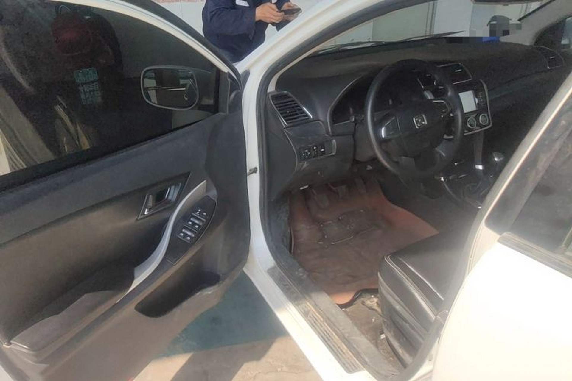 Used Zotye Z300 2016 1.5L Manual Luxury Model Driver Seat