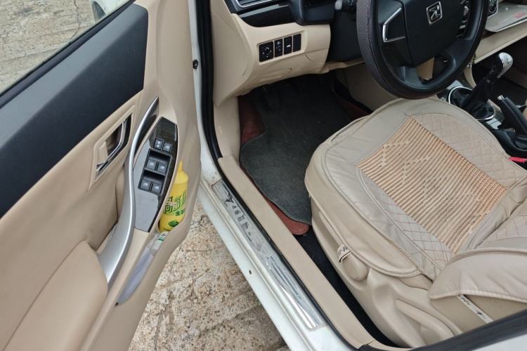 Used Zotye Z300 2016 New Vision 1.5L Manual Entry-Level Model Driver Seat