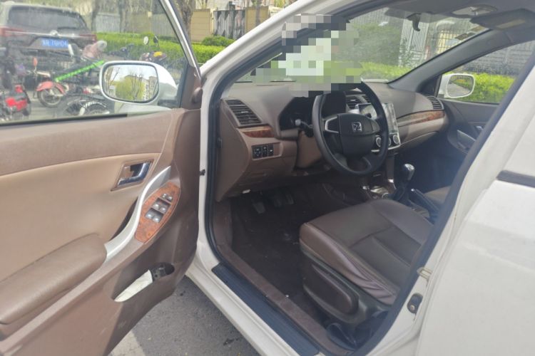 Used Zotye Z300 2016 New Vision 1.5L Manual Entry-Level Model with Sunroof Driver Seat