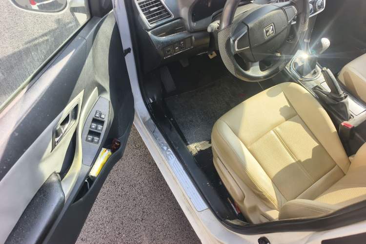 Used Zotye Z300 2016 New Vision 1.5L Manual Entry-Level Model Driver Seat