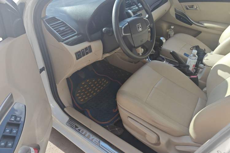 Used Zotye Z300 2016 New Vision 1.5L Manual Entry-Level Model Driver Seat