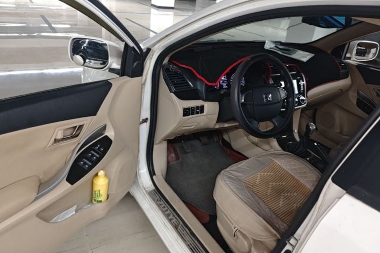 Used Zotye Z300 2016 New Vision 1.5L Manual Entry-Level Model Driver Seat