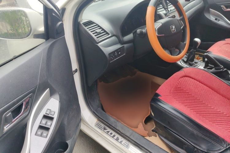 Used Zotye Z300 2016 1.5L Manual Elite Version Driver Seat