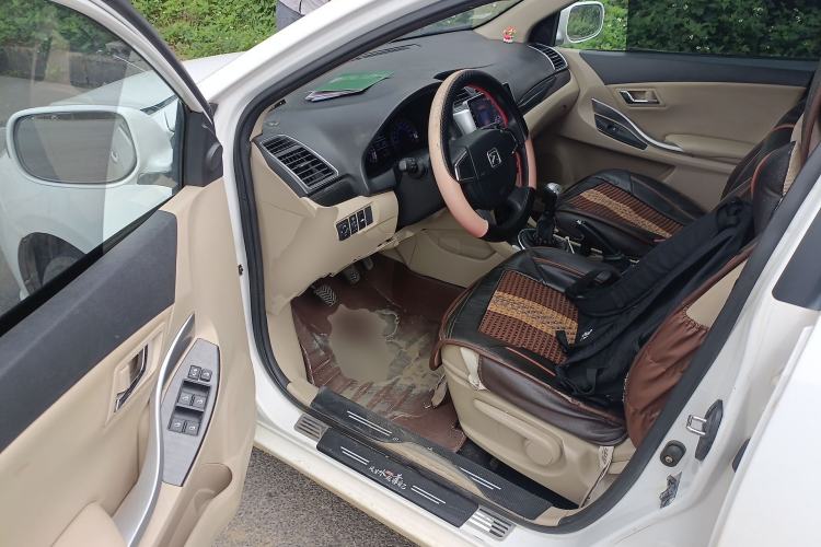 Used Zotye Z300 2016 1.5L Manual Elite Version Driver Seat