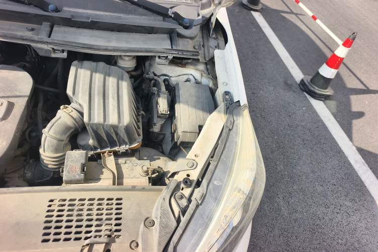 Used Zotye Z300 2016 New Vision 1.5L Manual Entry-Level Model Engine Bay Left