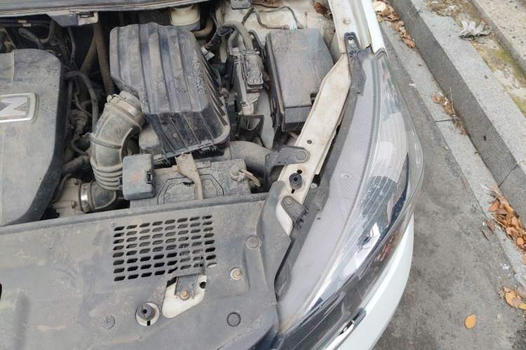 Used Zotye Z300 2016 1.5L Manual Elite Version Engine Bay Left