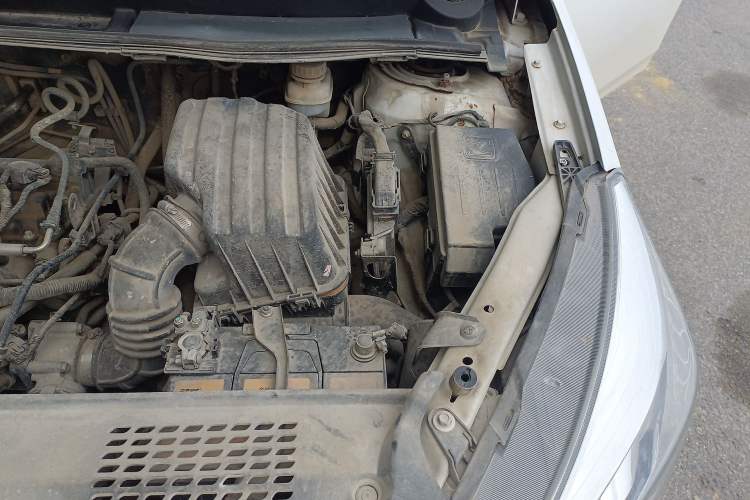 Used Zotye Z300 2016 1.5L Manual Elite Version Engine Bay Left