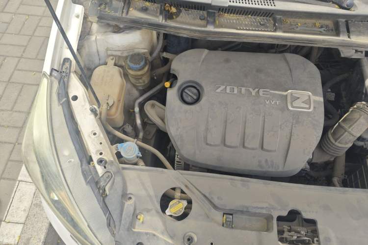 Used Zotye Z300 2016 New Vision 1.5L Manual Entry-Level Model with Sunroof Engine Bay Right