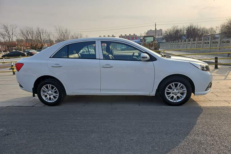 Used Zotye Z300 2016 New Vision 1.5L Manual Entry-Level Model Exterior 3