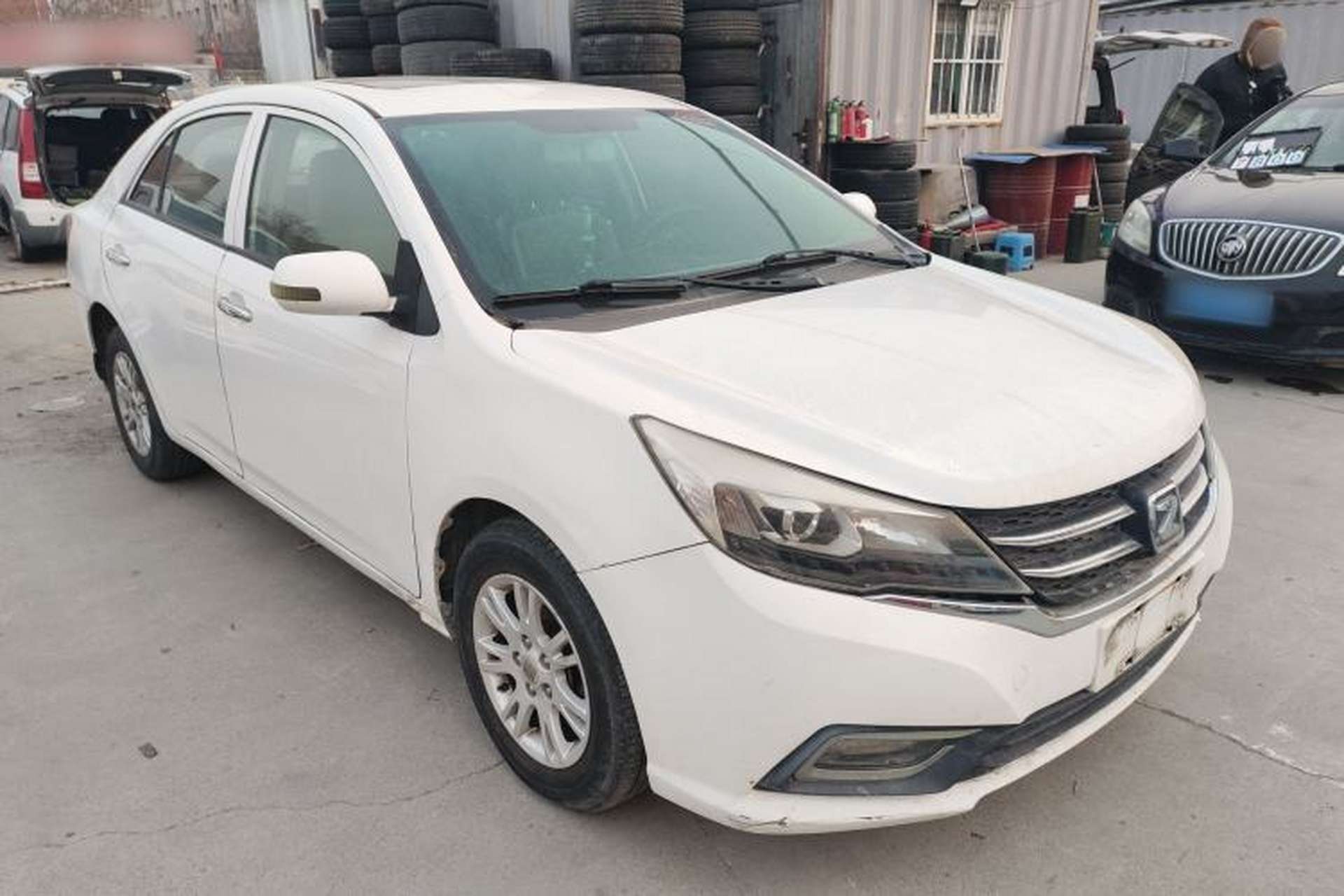 Used Zotye Z300 2016 New Vision 1.5L Manual Entry-Level Model with Sunroof Front Right 45 Deg