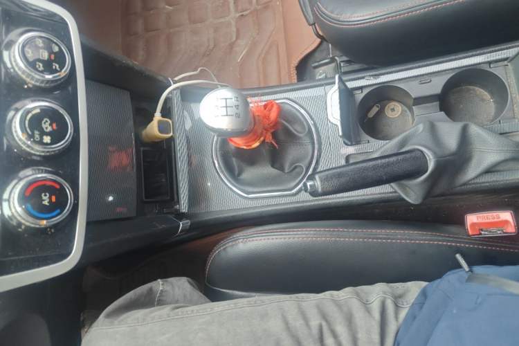 Used Zotye Z300 2016 New Vision 1.5L Manual Entry-Level Model Gear Lever