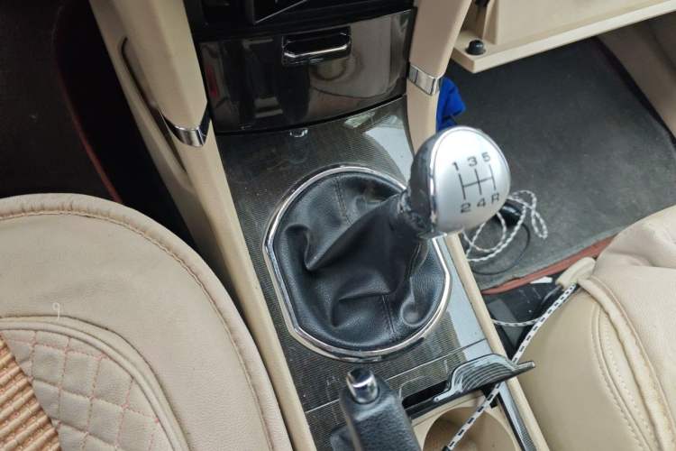 Used Zotye Z300 2016 New Vision 1.5L Manual Entry-Level Model Gear Lever