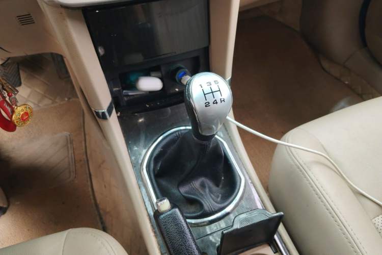 Used Zotye Z300 2016 1.5L Manual Elite Version Gear Lever