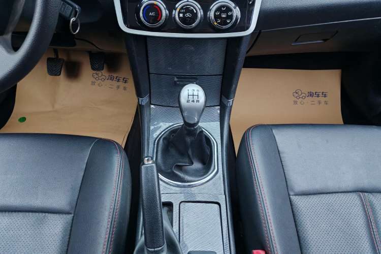 Used Zotye Z300 2016 New Vision 1.5L Manual Entry-Level Model Gear Lever