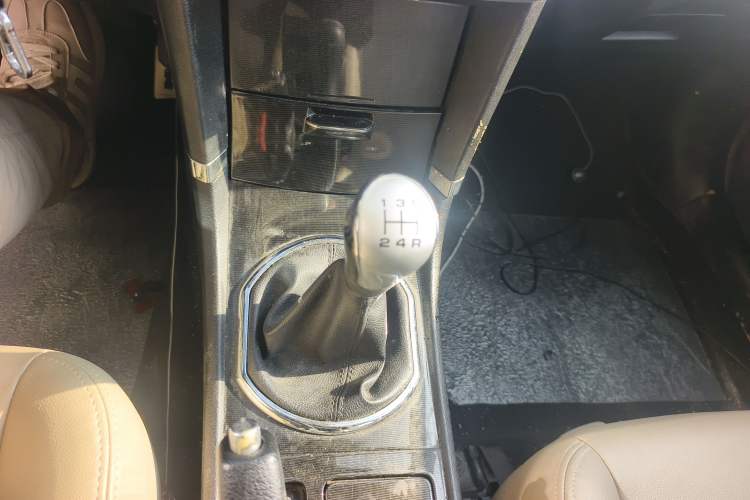 Used Zotye Z300 2016 New Vision 1.5L Manual Entry-Level Model Gear Lever