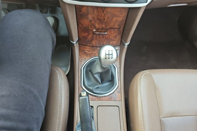 Used Zotye Z300 2016 New Vision 1.5L Manual Entry-Level Model Gear Lever