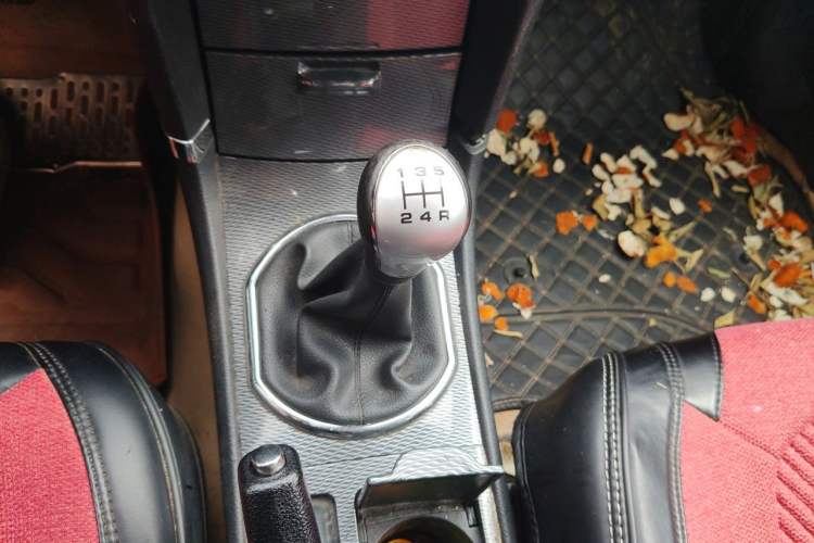 Used Zotye Z300 2016 1.5L Manual Elite Version Gear Lever