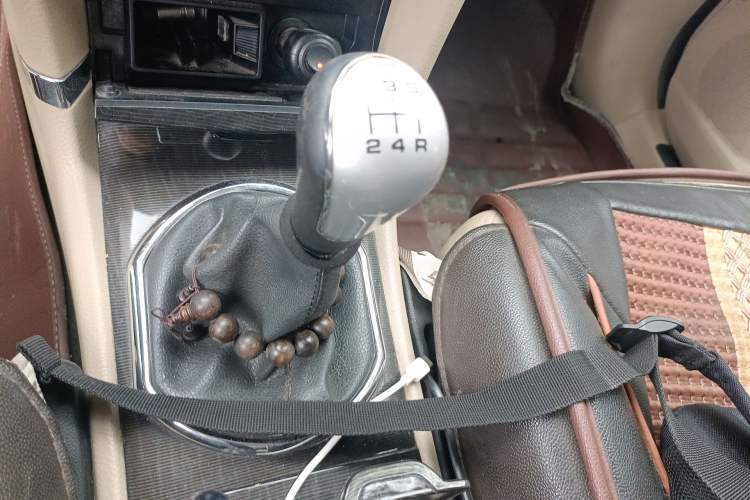Used Zotye Z300 2016 1.5L Manual Elite Version Gear Lever