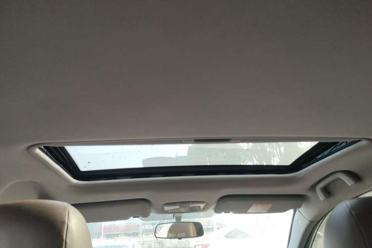 Used Zotye Z300 2016 New Vision 1.5L Manual Entry-Level Model with Sunroof Headliner