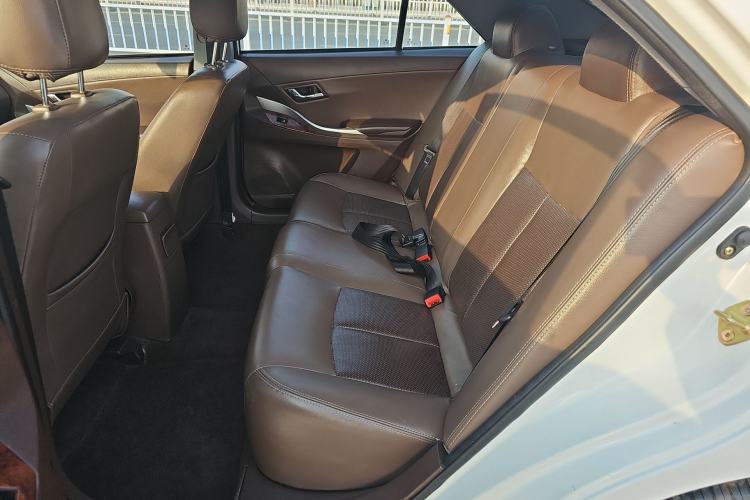 Used Zotye Z300 2016 New Vision 1.5L Manual Entry-Level Model Interior 1