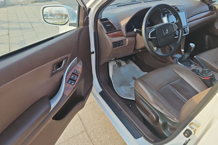 Used Zotye Z300 2016 New Vision 1.5L Manual Entry-Level Model Interior 2