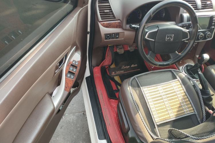 Used Zotye Z300 2016 New Vision 1.5L Manual Entry-Level Model with Sunroof Interior 3