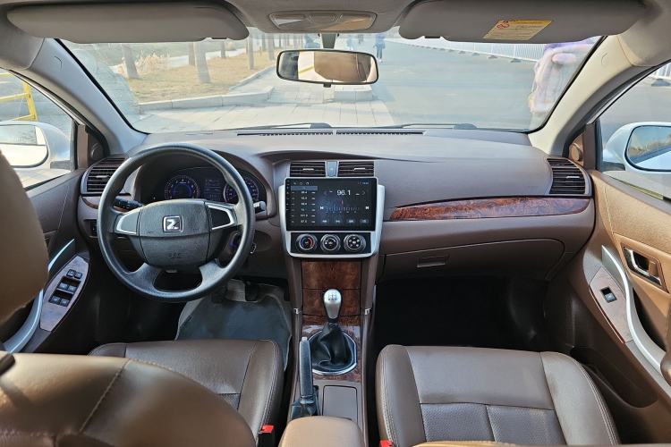 Used Zotye Z300 2016 New Vision 1.5L Manual Entry-Level Model Interior 3