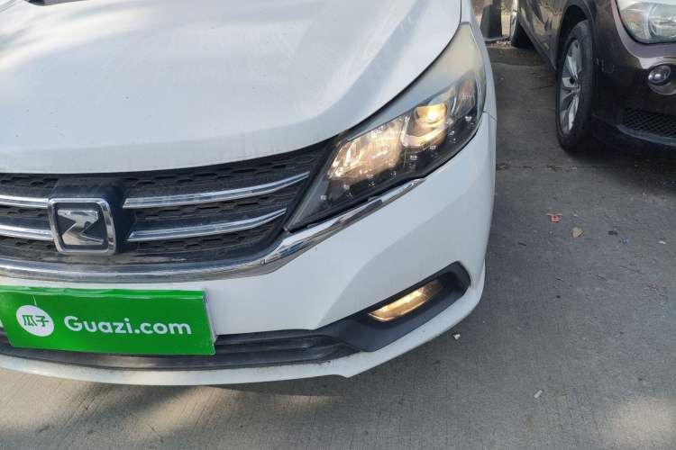 Used Zotye Z300 2016 New Vision 1.5L Manual Entry-Level Model with Sunroof Left Front Headlight