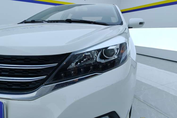 Used Zotye Z300 2016 New Vision 1.5L Manual Entry-Level Model Left Front Headlight