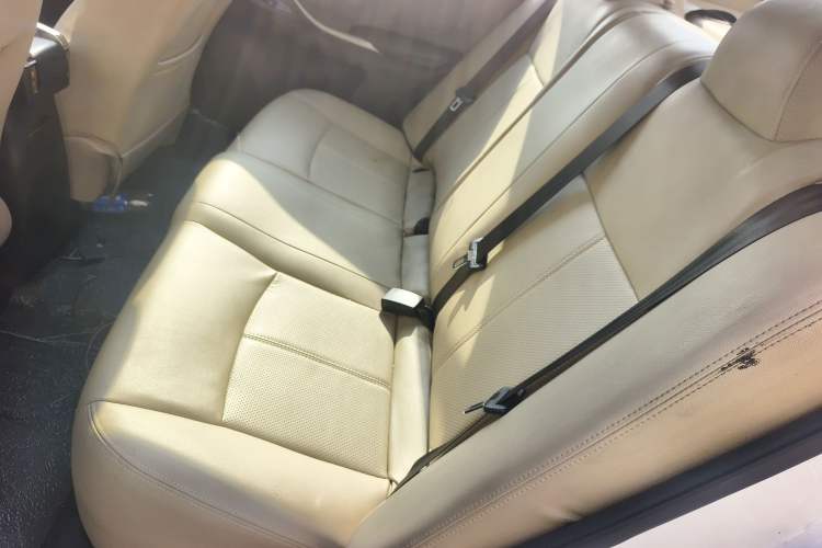 Used Zotye Z300 2016 New Vision 1.5L Manual Entry-Level Model Left Rear Seat
