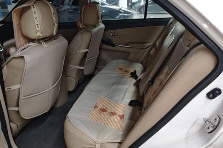 Used Zotye Z300 2016 New Vision 1.5L Manual Entry-Level Model Left Rear Seat