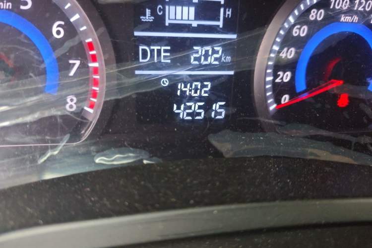 Used Zotye Z300 2016 New Vision 1.5L Manual Entry-Level Model Odometer Close Up