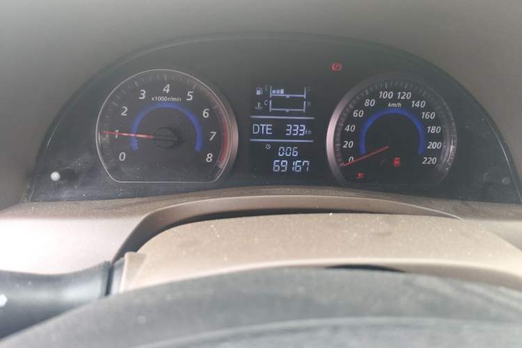 Used Zotye Z300 2016 New Vision 1.5L Manual Entry-Level Model with Sunroof Odometer Close Up