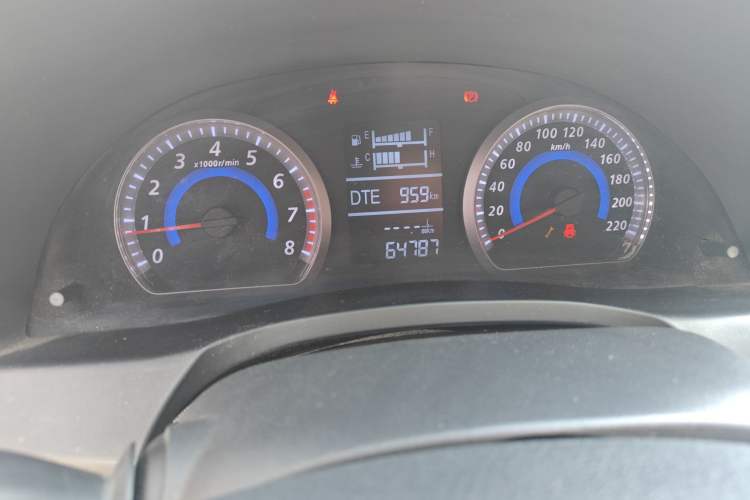 Used Zotye Z300 2016 New Vision 1.5L Manual Entry-Level Model Odometer Close Up