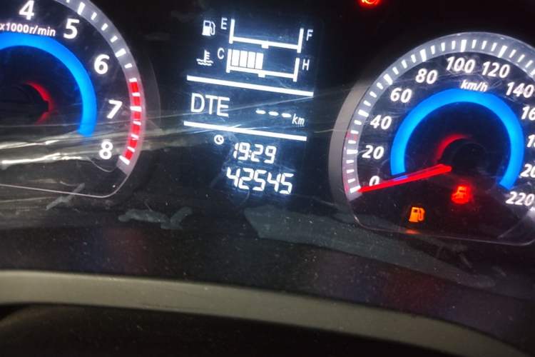 Used Zotye Z300 2016 New Vision 1.5L Manual Entry-Level Model Odometer Close Up
