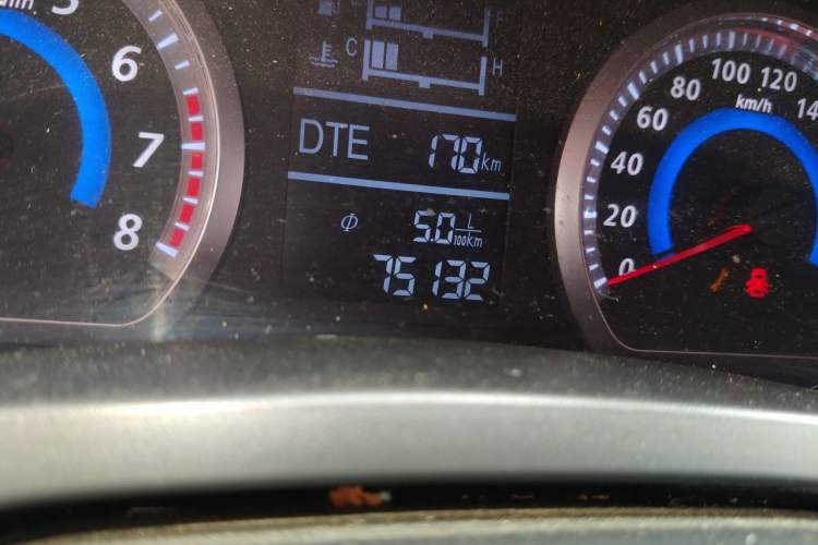 Used Zotye Z300 2016 1.5L Manual Elite Version Odometer Close Up