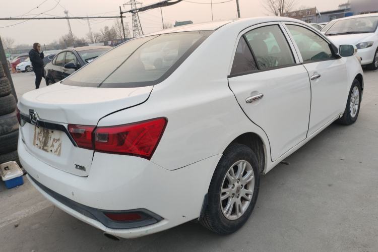 Used Zotye Z300 2016 New Vision 1.5L Manual Entry-Level Model with Sunroof Rear Right 45 Deg