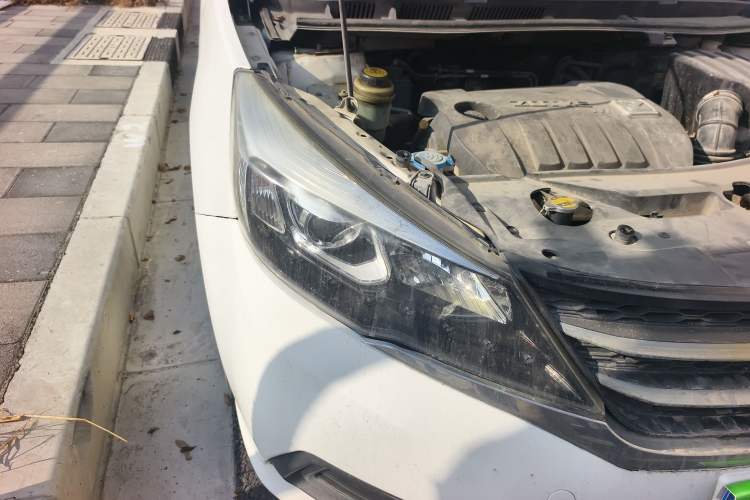 Used Zotye Z300 2016 New Vision 1.5L Manual Entry-Level Model Right Front Headlight