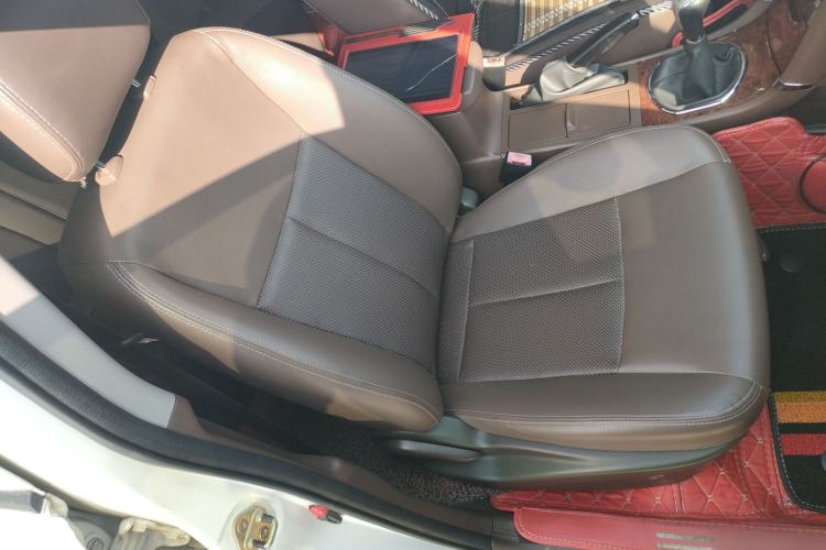 Used Zotye Z300 2016 New Vision 1.5L Manual Entry-Level Model with Sunroof Right Front Seat