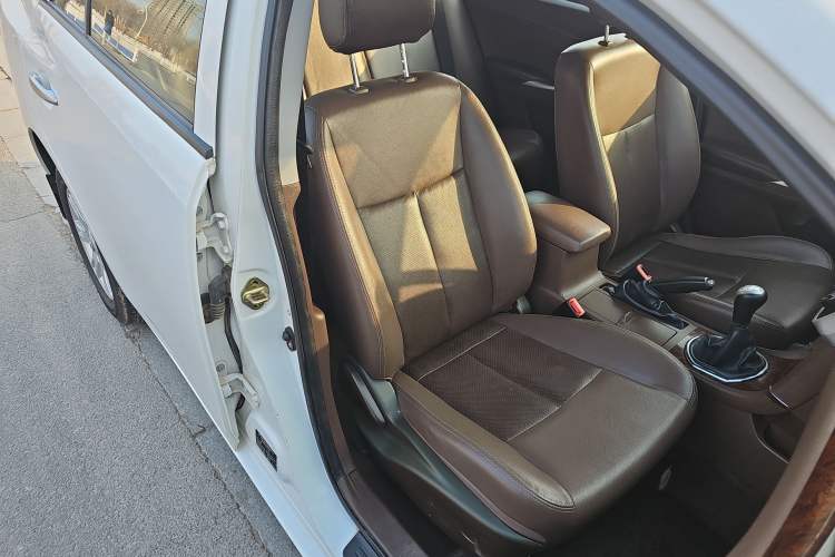 Used Zotye Z300 2016 New Vision 1.5L Manual Entry-Level Model Right Front Seat