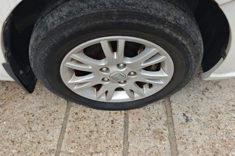 Used Zotye Z300 2016 New Vision 1.5L Manual Entry-Level Model Right Front Wheel Hub