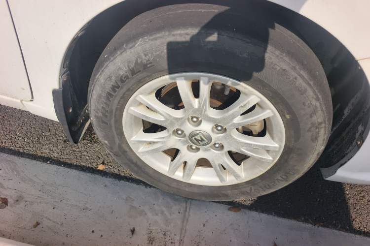 Used Zotye Z300 2016 New Vision 1.5L Manual Entry-Level Model Right Front Wheel Hub