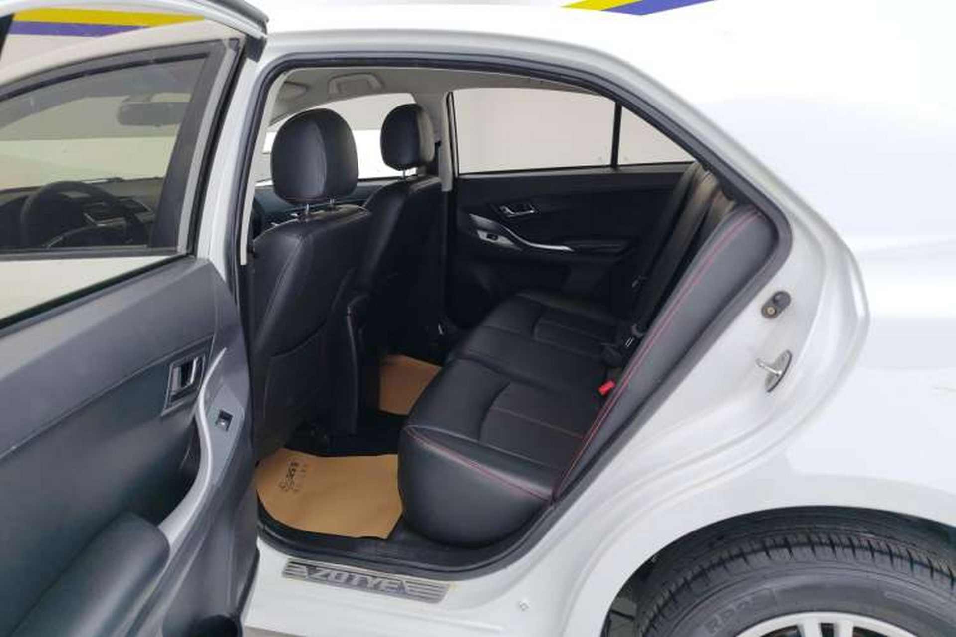 Used Zotye Z300 2016 New Vision 1.5L Manual Entry-Level Model Right Rear Seat