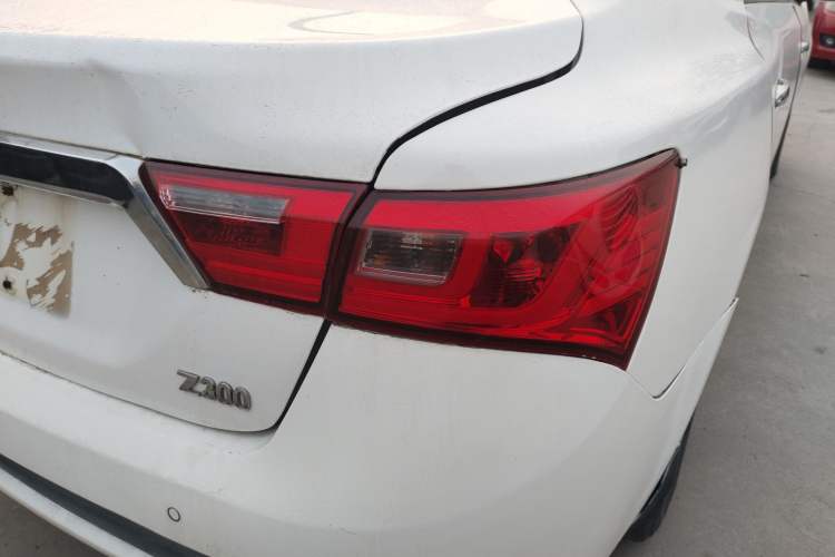 Used Zotye Z300 2016 New Vision 1.5L Manual Entry-Level Model with Sunroof Right Rear Taillight
