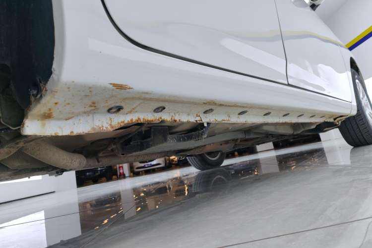 Used Zotye Z300 2016 New Vision 1.5L Manual Entry-Level Model Right Side Sill