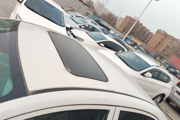 Used Zotye Z300 2016 New Vision 1.5L Manual Entry-Level Model with Sunroof Roof