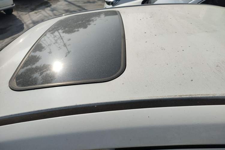 Used Zotye Z300 2016 New Vision 1.5L Manual Entry-Level Model with Sunroof Roof