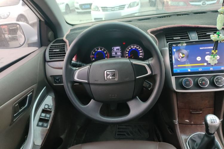 Used Zotye Z300 2016 New Vision 1.5L Manual Entry-Level Model with Sunroof Steering Wheel