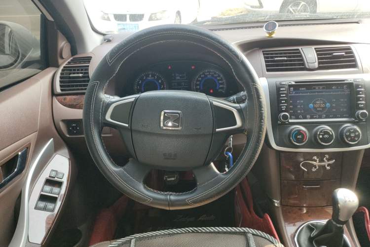 Used Zotye Z300 2016 New Vision 1.5L Manual Entry-Level Model with Sunroof Steering Wheel