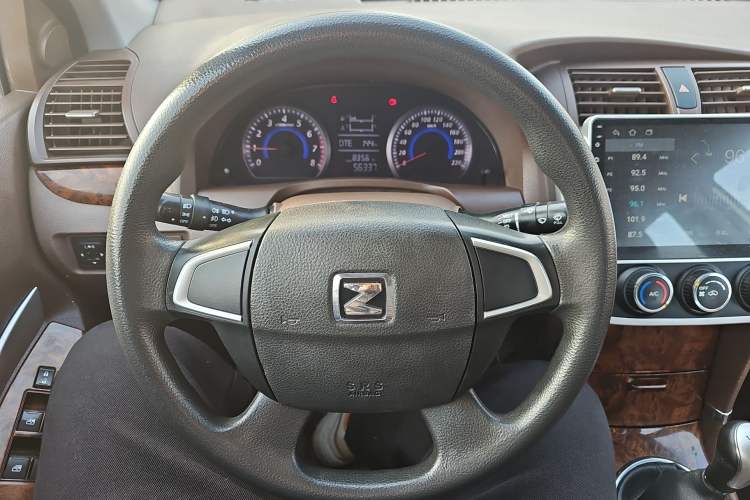 Used Zotye Z300 2016 New Vision 1.5L Manual Entry-Level Model Steering Wheel